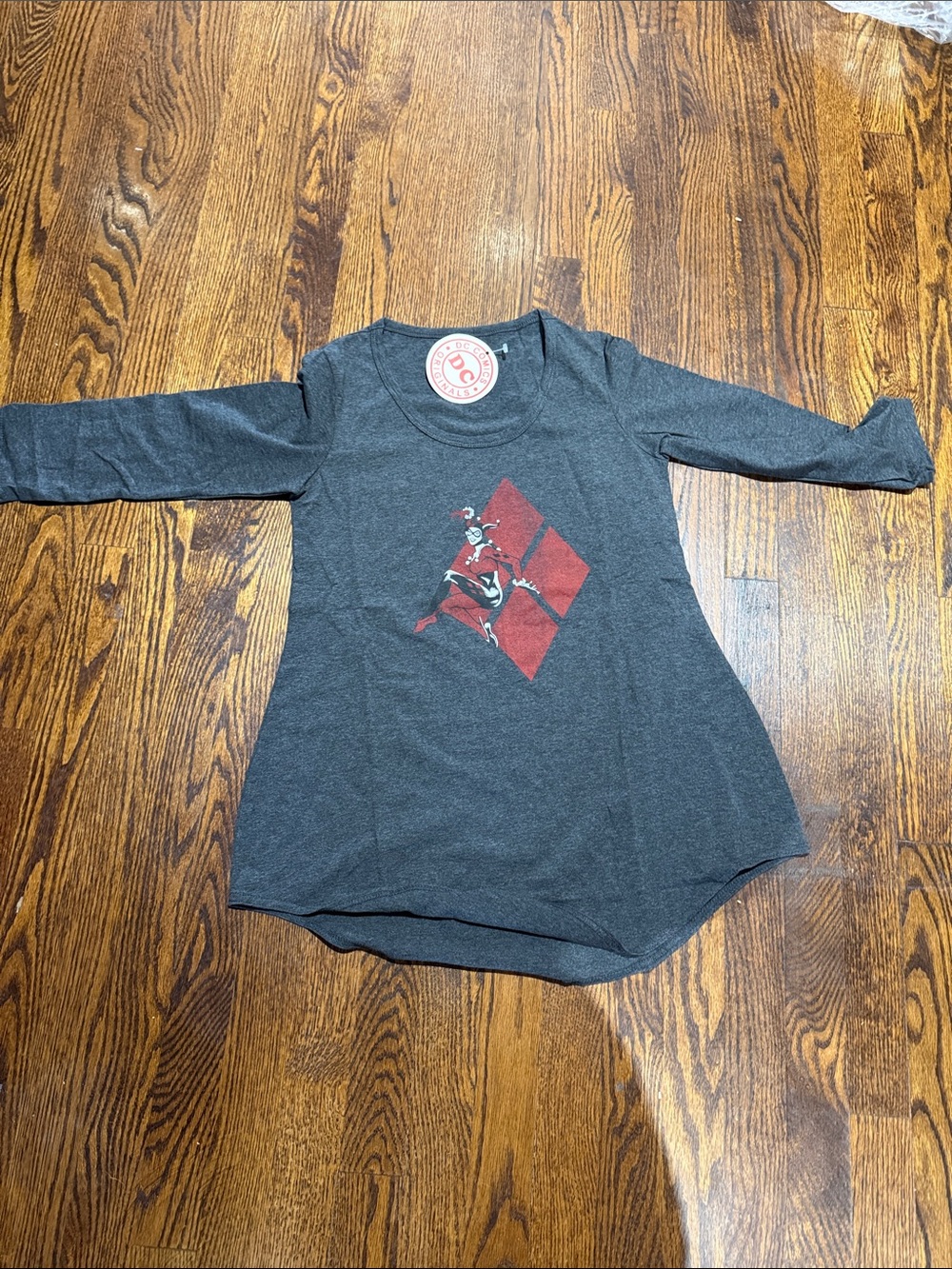 DC comics woman’s Harley Quinn top size small long sleeve new with tags